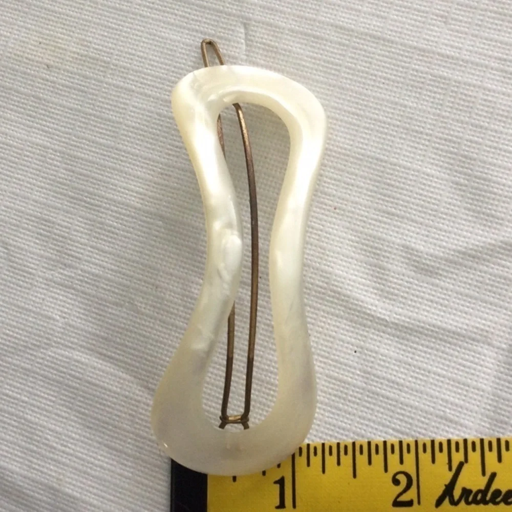 Woman’s Vintage Elegant Hair Barrette color white